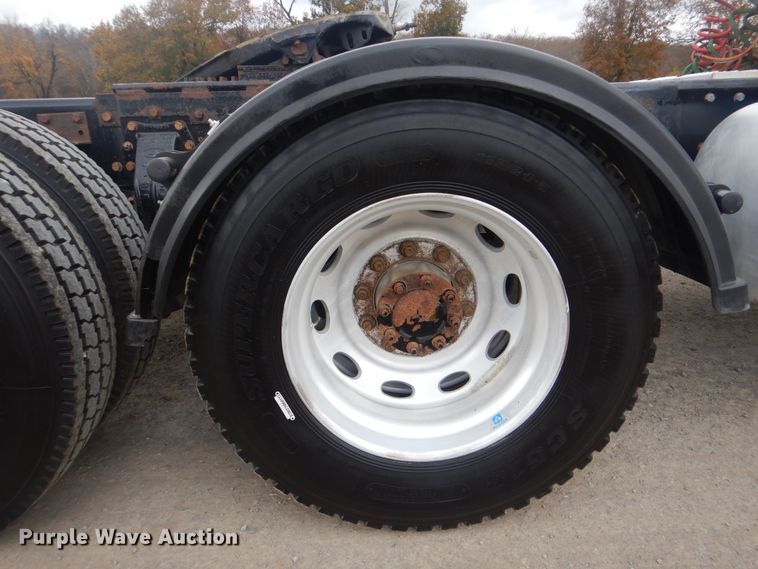 image for item DJ8516 2009 Peterbilt 389  semi truck