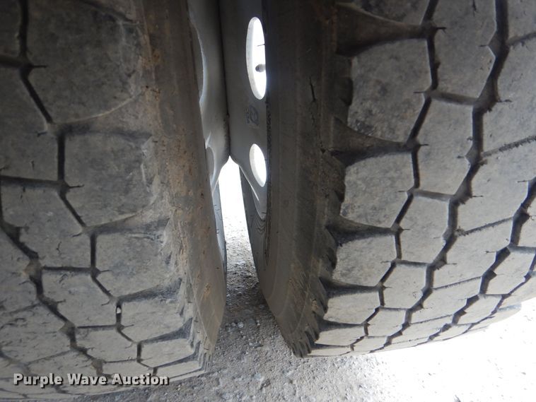 image for item DJ8516 2009 Peterbilt 389  semi truck