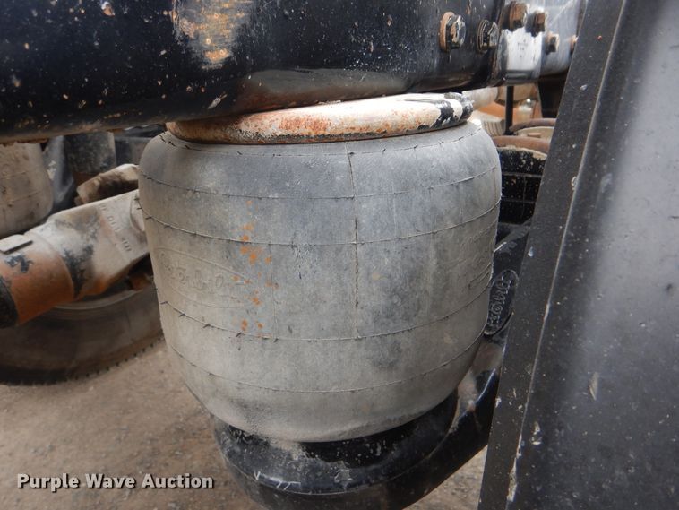 image for item DJ8516 2009 Peterbilt 389  semi truck