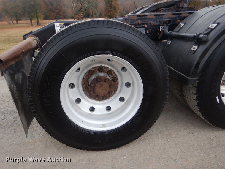 image for item DJ8516 2009 Peterbilt 389  semi truck