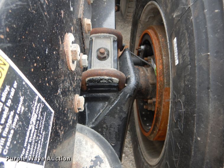 image for item DJ8516 2009 Peterbilt 389  semi truck