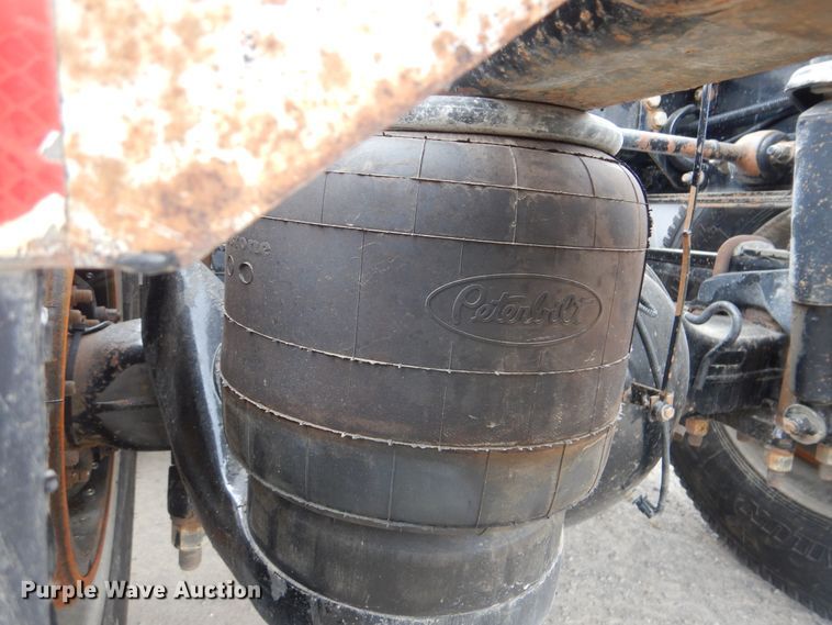 image for item DJ8516 2009 Peterbilt 389  semi truck