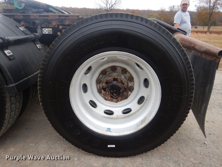 image for item DJ8516 2009 Peterbilt 389  semi truck