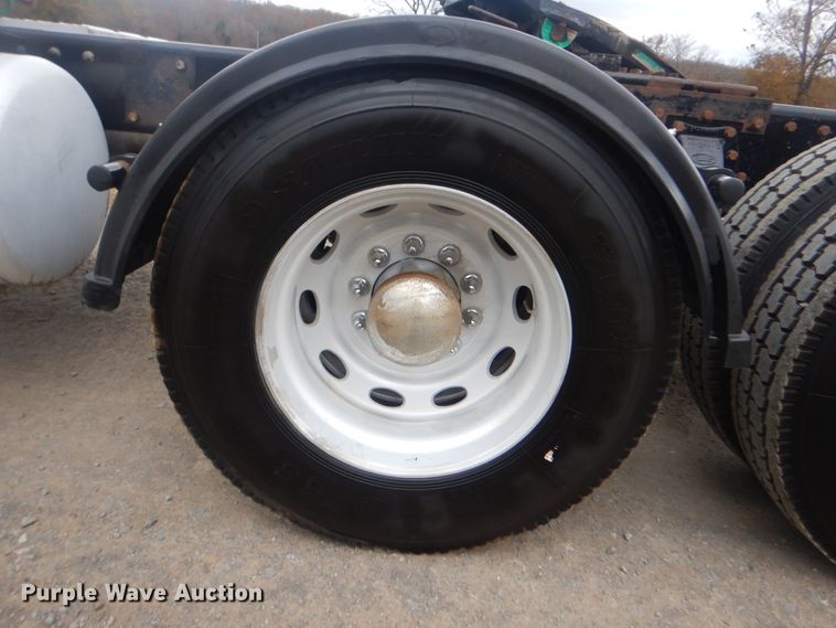 image for item DJ8516 2009 Peterbilt 389  semi truck