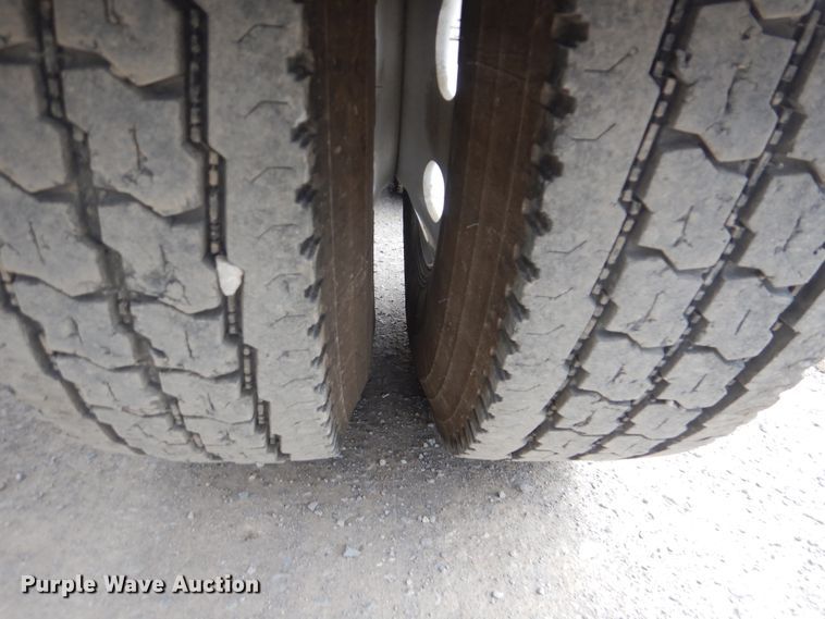 image for item DJ8516 2009 Peterbilt 389  semi truck