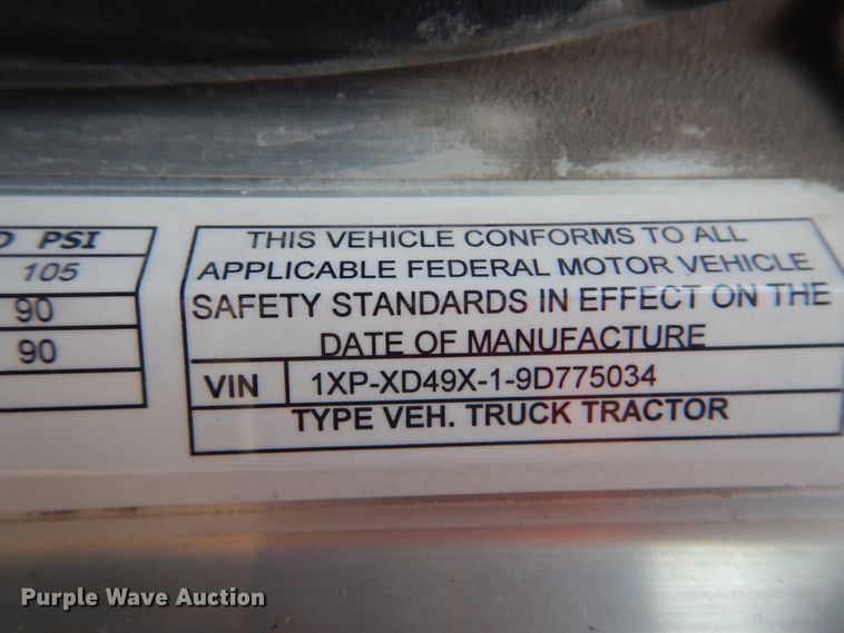 image for item DJ8516 2009 Peterbilt 389  semi truck