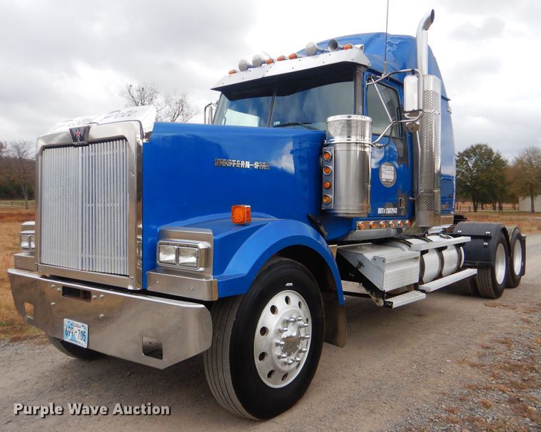 image for item DJ8517 2007 Western Star 4900EX  semi truck