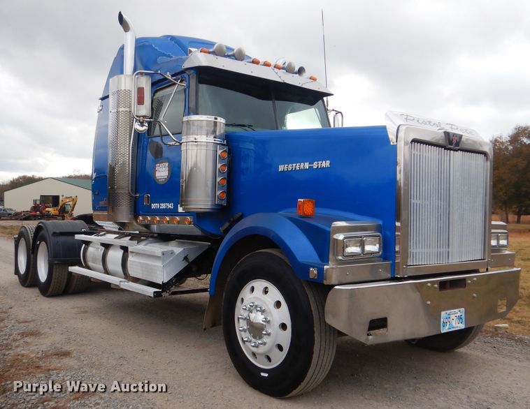 image for item DJ8517 2007 Western Star 4900EX  semi truck