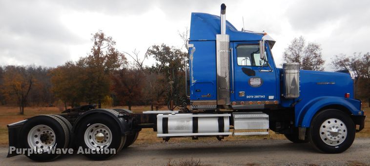 image for item DJ8517 2007 Western Star 4900EX  semi truck