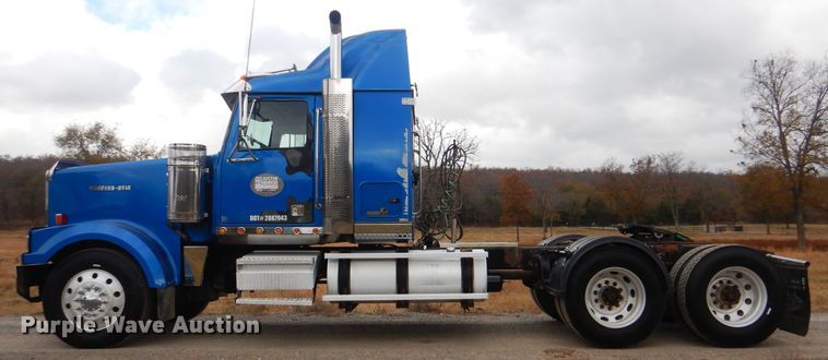 image for item DJ8517 2007 Western Star 4900EX  semi truck