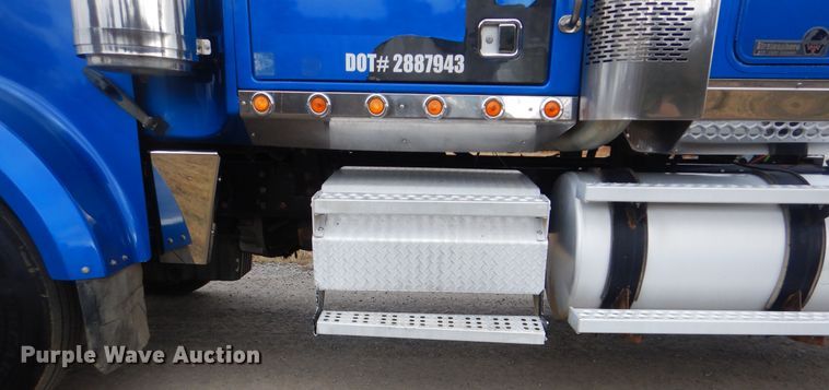 image for item DJ8517 2007 Western Star 4900EX  semi truck