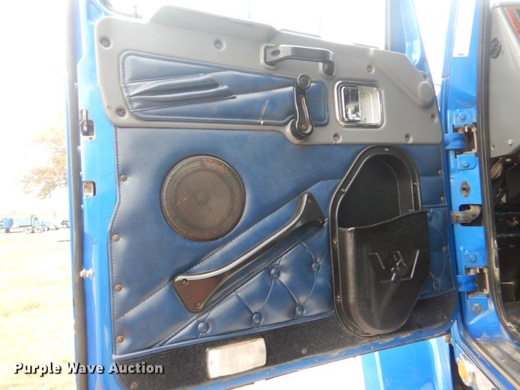 image for item DJ8517 2007 Western Star 4900EX  semi truck