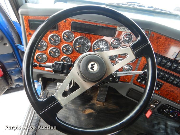 image for item DJ8517 2007 Western Star 4900EX  semi truck