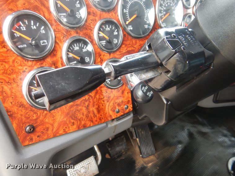 image for item DJ8517 2007 Western Star 4900EX  semi truck