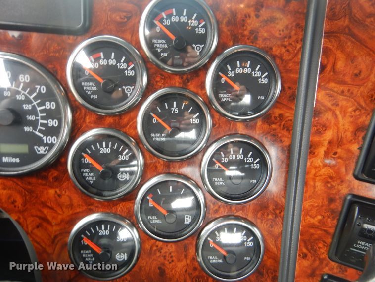 image for item DJ8517 2007 Western Star 4900EX  semi truck