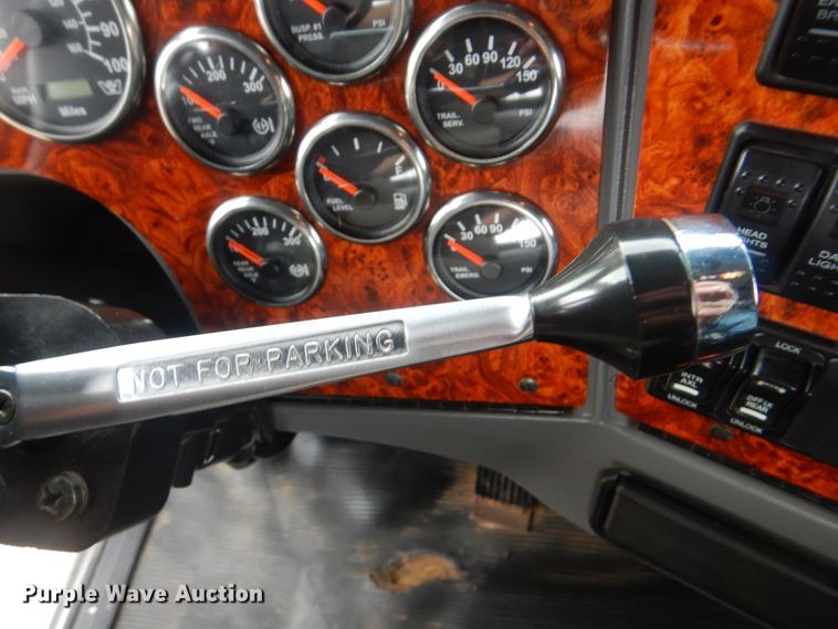 image for item DJ8517 2007 Western Star 4900EX  semi truck