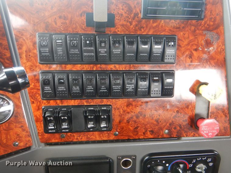 image for item DJ8517 2007 Western Star 4900EX  semi truck