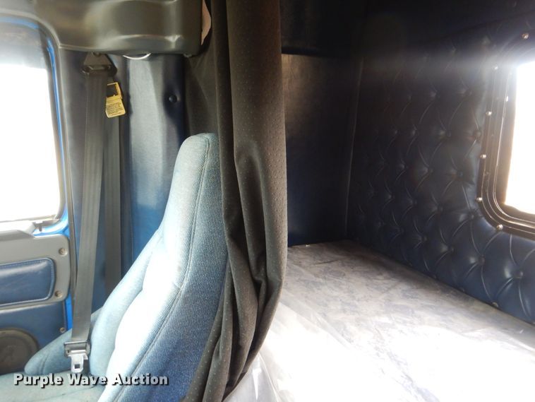 image for item DJ8517 2007 Western Star 4900EX  semi truck