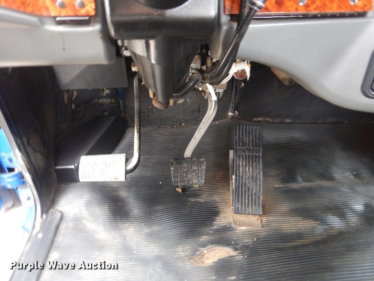 image for item DJ8517 2007 Western Star 4900EX  semi truck