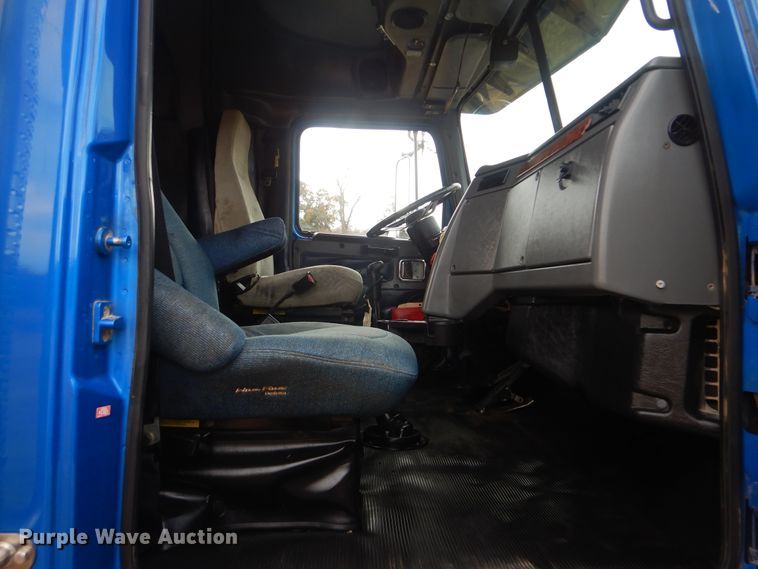 image for item DJ8517 2007 Western Star 4900EX  semi truck