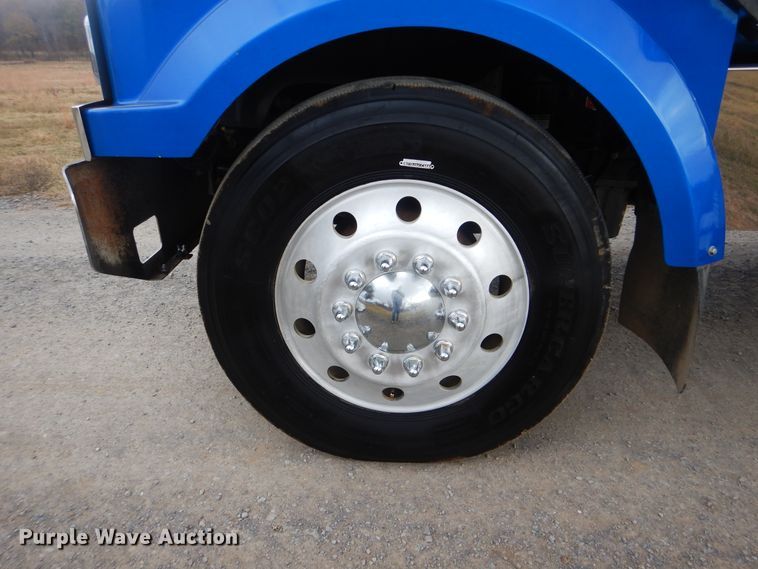 image for item DJ8517 2007 Western Star 4900EX  semi truck