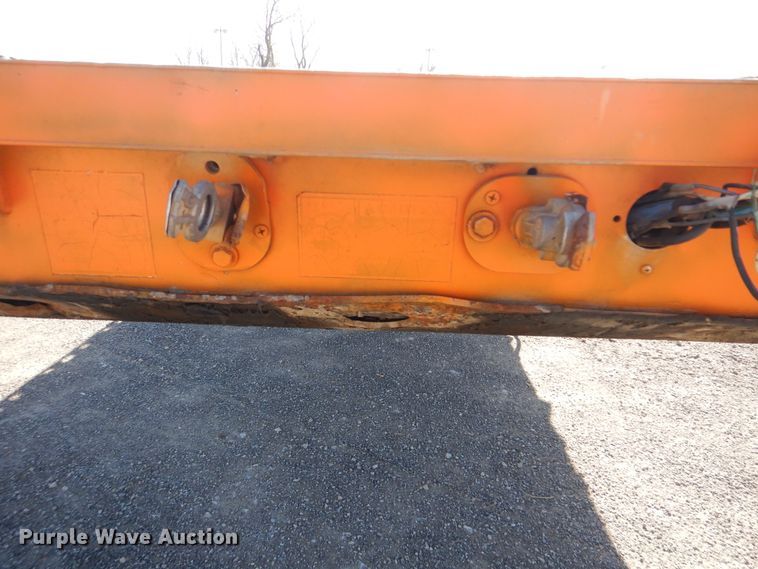 image for item DJ8524 2006 Wilson CF900 flatbed trailer