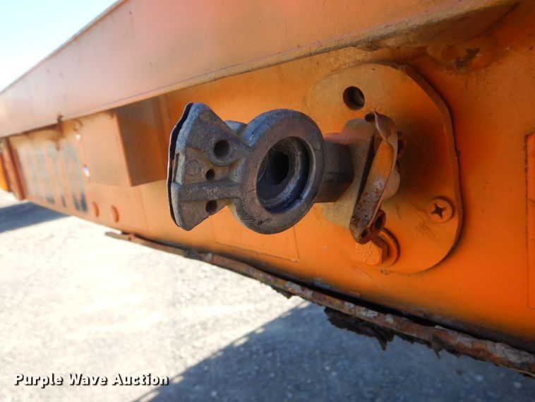 image for item DJ8524 2006 Wilson CF900 flatbed trailer