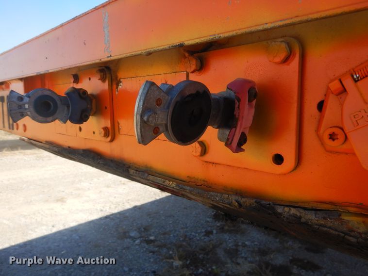 image for item DJ8525 2006 Wilson CF900 flatbed trailer