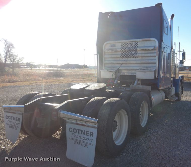 image for item DJ8547 1995 Freightliner FLD  semi truck