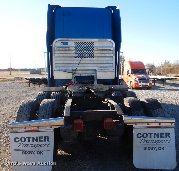 image for item DJ8547 1995 Freightliner FLD  semi truck