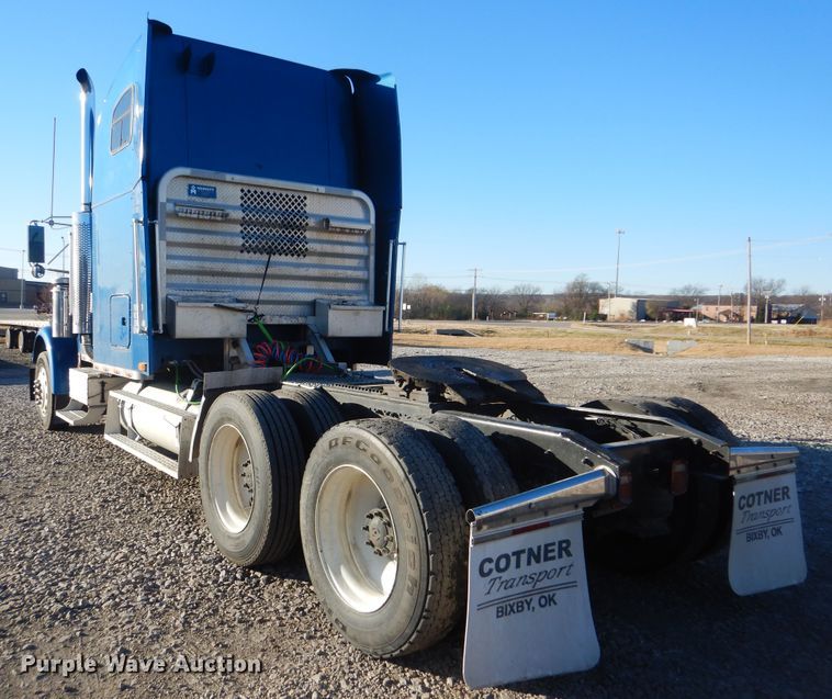 image for item DJ8547 1995 Freightliner FLD  semi truck