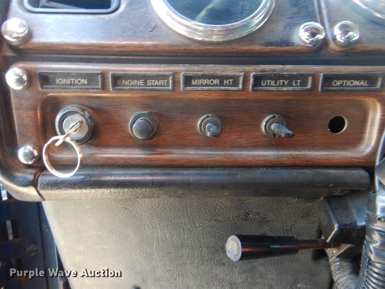 image for item DJ8547 1995 Freightliner FLD  semi truck