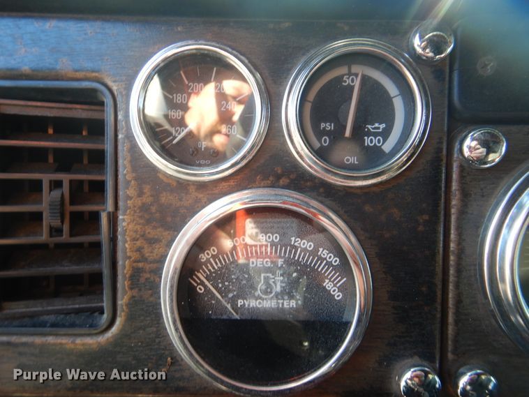 image for item DJ8547 1995 Freightliner FLD  semi truck