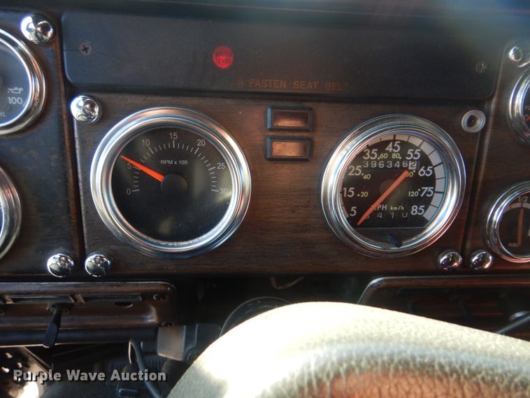 image for item DJ8547 1995 Freightliner FLD  semi truck