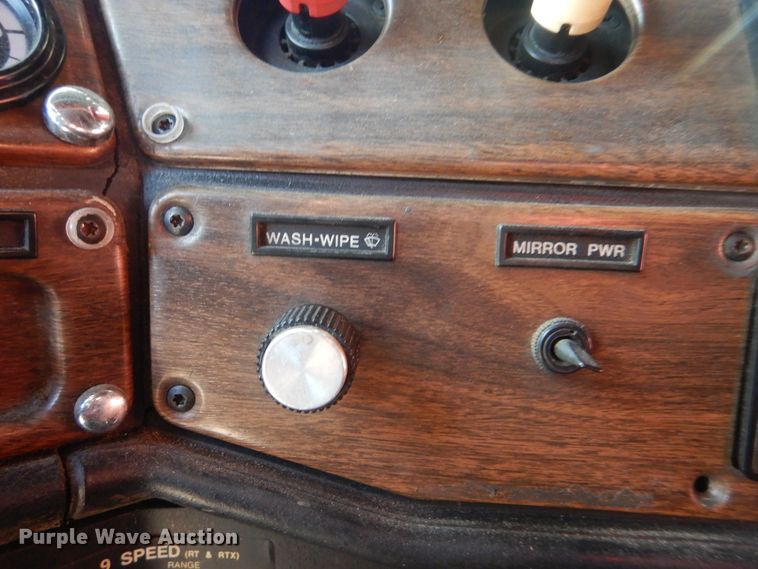 image for item DJ8547 1995 Freightliner FLD  semi truck