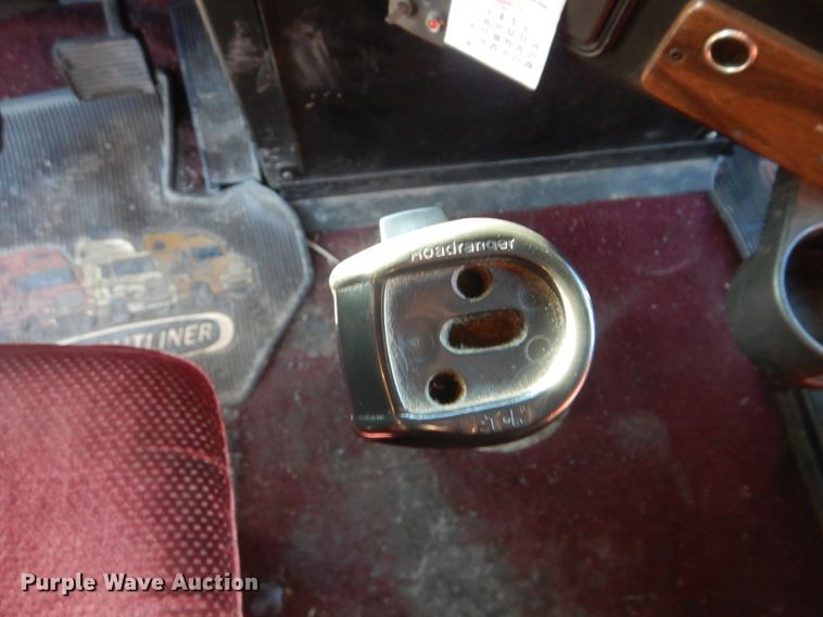 image for item DJ8547 1995 Freightliner FLD  semi truck