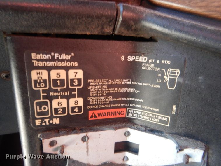 image for item DJ8547 1995 Freightliner FLD  semi truck