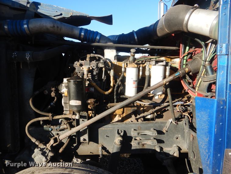 image for item DJ8547 1995 Freightliner FLD  semi truck