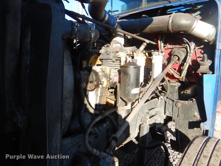 image for item DJ8547 1995 Freightliner FLD  semi truck