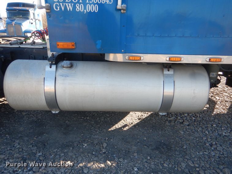 image for item DJ8547 1995 Freightliner FLD  semi truck