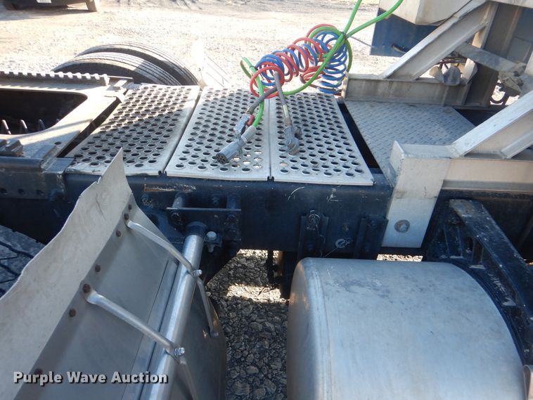 image for item DJ8547 1995 Freightliner FLD  semi truck