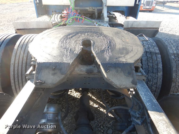 image for item DJ8547 1995 Freightliner FLD  semi truck