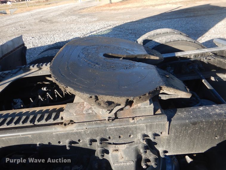 image for item DJ8547 1995 Freightliner FLD  semi truck