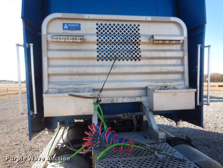 image for item DJ8547 1995 Freightliner FLD  semi truck