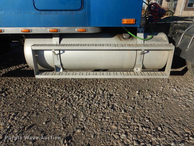 image for item DJ8547 1995 Freightliner FLD  semi truck