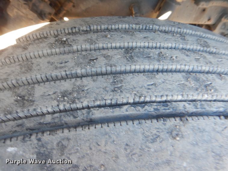 image for item DJ8547 1995 Freightliner FLD  semi truck