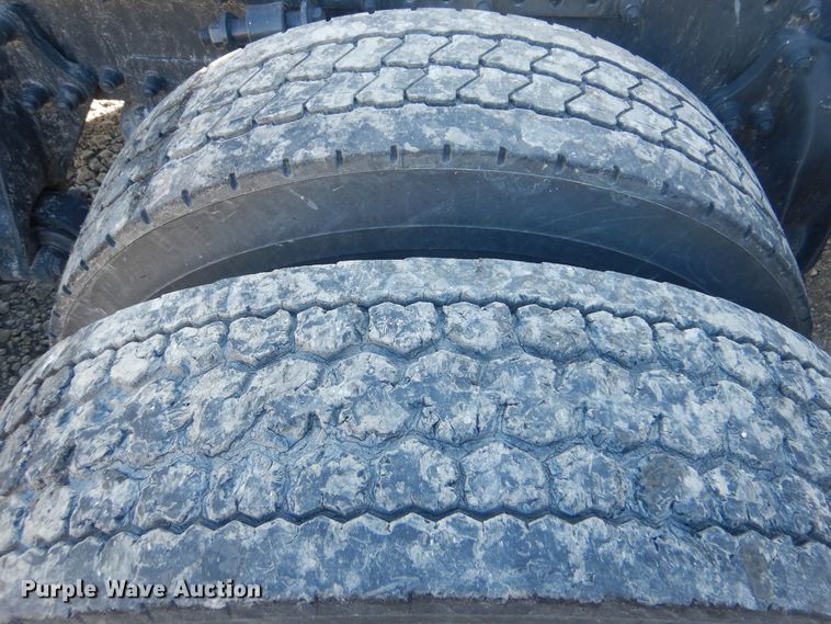 image for item DJ8547 1995 Freightliner FLD  semi truck