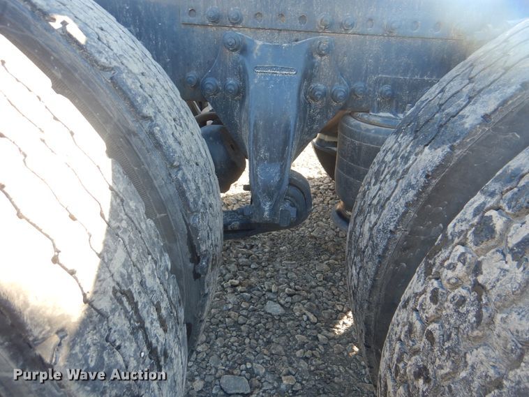 image for item DJ8547 1995 Freightliner FLD  semi truck