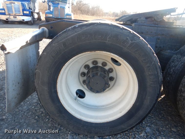 image for item DJ8547 1995 Freightliner FLD  semi truck