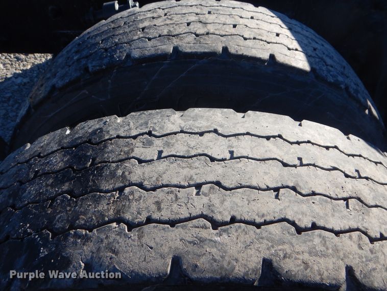 image for item DJ8547 1995 Freightliner FLD  semi truck